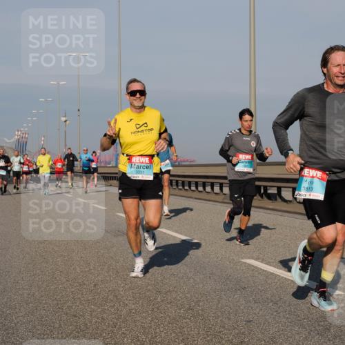 03.10.2025 - Köhlbrandbrückenlauf Fabian Wolf http://msf.ph/oto/9033853 03.10.2025 09:47:52 Position 3 3331, 3813 meine-sportfotos.de