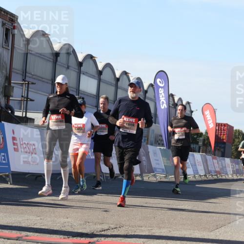 03.10.2025 - Köhlbrandbrückenlauf Luisa Fischer http://msf.ph/oto/9033854 03.10.2025 13:12:32 Ziel 4189, 4609, 4638, 4700, 4745, 4858, 4864, 4873, 4908, 4973, 6466 meine-sportfotos.de