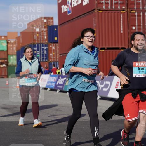 03.10.2025 - Köhlbrandbrückenlauf Michael Burmester http://msf.ph/oto/9033855 03.10.2025 10:42:12 Ziel 2178, 2179, 2277, 2278, 2515, 3070 meine-sportfotos.de