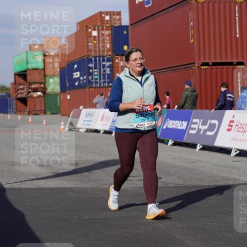 03.10.2025 - Köhlbrandbrückenlauf Michael Burmester http://msf.ph/oto/9033863 03.10.2025 10:42:13 Ziel 2178, 2179, 2278, 2515 meine-sportfotos.de