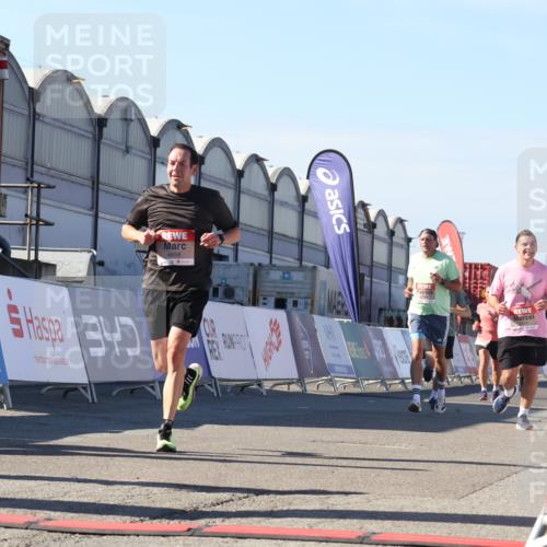 03.10.2025 - Köhlbrandbrückenlauf Luisa Fischer http://msf.ph/oto/9033871 03.10.2025 13:12:35 Ziel 4048, 4189, 4609, 4638, 4700, 4745, 4858, 4864, 4873, 4973, 5874, 6466, 6588 meine-sportfotos.de
