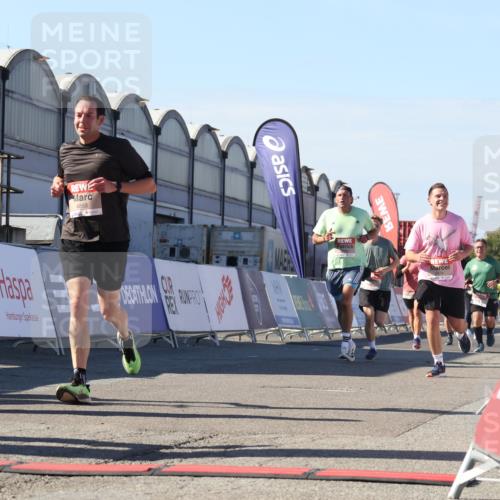 03.10.2025 - Köhlbrandbrückenlauf Luisa Fischer http://msf.ph/oto/9033872 03.10.2025 13:12:35 Ziel 4048, 4189, 4609, 4638, 4700, 4745, 4858, 4864, 4873, 4973, 5874, 6466, 6588 meine-sportfotos.de
