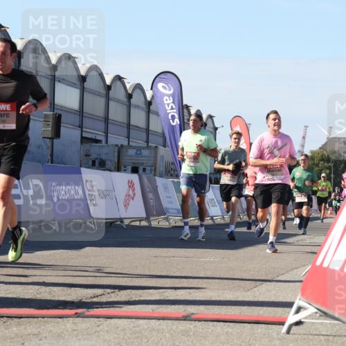 03.10.2025 - Köhlbrandbrückenlauf Luisa Fischer http://msf.ph/oto/9033876 03.10.2025 13:12:36 Ziel 4048, 4189, 4609, 4638, 4700, 4745, 4858, 4864, 4873, 4973, 5874, 6466, 6588 meine-sportfotos.de