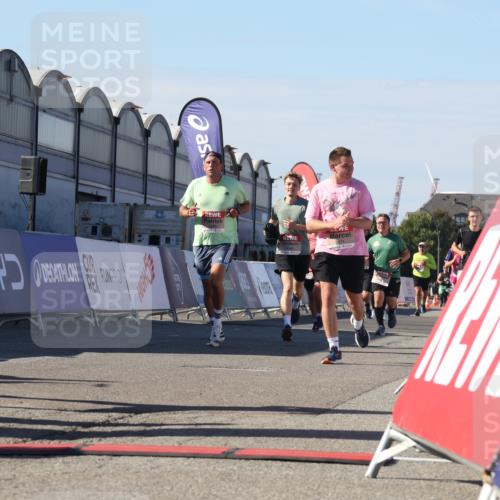 03.10.2025 - Köhlbrandbrückenlauf Luisa Fischer http://msf.ph/oto/9033877 03.10.2025 13:12:36 Ziel 4048, 4189, 4609, 4638, 4700, 4745, 4858, 4864, 4873, 4973, 5874, 6466, 6588 meine-sportfotos.de