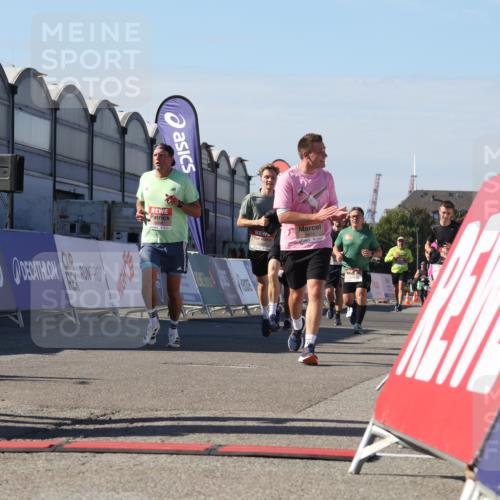 03.10.2025 - Köhlbrandbrückenlauf Luisa Fischer http://msf.ph/oto/9033880 03.10.2025 13:12:36 Ziel 4048, 4189, 4609, 4638, 4700, 4745, 4858, 4864, 4873, 4973, 5874, 6466, 6588 meine-sportfotos.de