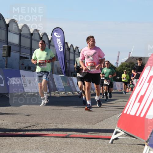 03.10.2025 - Köhlbrandbrückenlauf Luisa Fischer http://msf.ph/oto/9033882 03.10.2025 13:12:37 Ziel 4048, 4189, 4391, 4392, 4609, 4638, 4700, 4858, 4864, 4873, 4973, 5874, 6466, 6588 meine-sportfotos.de