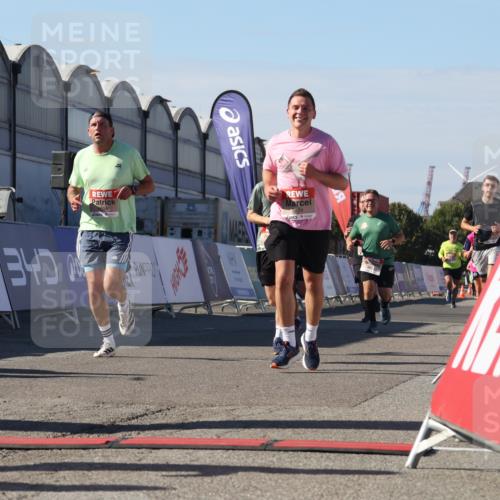 03.10.2025 - Köhlbrandbrückenlauf Luisa Fischer http://msf.ph/oto/9033887 03.10.2025 13:12:37 Ziel 4048, 4189, 4391, 4392, 4609, 4638, 4700, 4858, 4864, 4873, 4973, 5874, 6466, 6588 meine-sportfotos.de