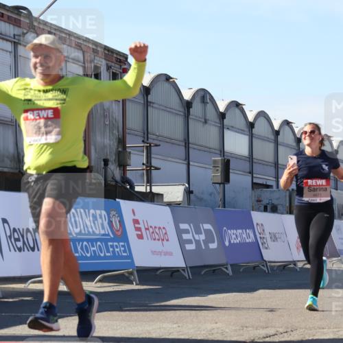 03.10.2025 - Köhlbrandbrückenlauf Luisa Fischer http://msf.ph/oto/9033913 03.10.2025 13:12:50 Ziel 4048, 4391, 4392, 4527, 4671, 4855, 4965, 4975, 5874, 5916, 6497, 6588, 6791 meine-sportfotos.de