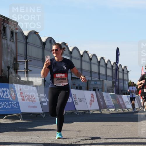 03.10.2025 - Köhlbrandbrückenlauf Luisa Fischer http://msf.ph/oto/9033915 03.10.2025 13:12:51 Ziel 4048, 4391, 4392, 4446, 4527, 4671, 4855, 4965, 4975, 5916, 6497, 6791 meine-sportfotos.de