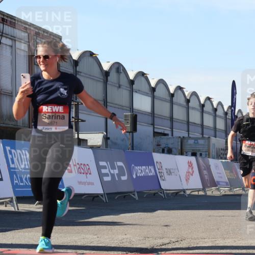 03.10.2025 - Köhlbrandbrückenlauf Luisa Fischer http://msf.ph/oto/9033919 03.10.2025 13:12:51 Ziel 4048, 4391, 4392, 4446, 4527, 4671, 4855, 4965, 4975, 5916, 6497, 6791 meine-sportfotos.de