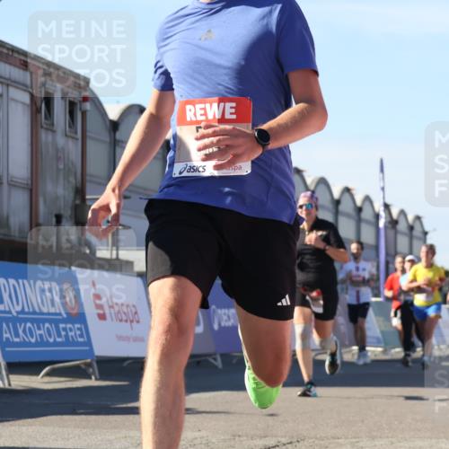 03.10.2025 - Köhlbrandbrückenlauf Luisa Fischer http://msf.ph/oto/9033931 03.10.2025 13:12:53 Ziel 4391, 4392, 4446, 4487, 4527, 4671, 4855, 4965, 4975, 5673, 5674, 5916, 6497, 6530, 6791 meine-sportfotos.de