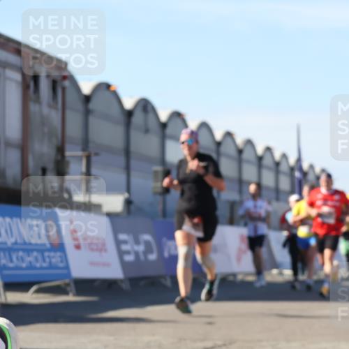 03.10.2025 - Köhlbrandbrückenlauf Luisa Fischer http://msf.ph/oto/9033935 03.10.2025 13:12:54 Ziel 4446, 4487, 4527, 4559, 4628, 4671, 4855, 4965, 4975, 5381, 5673, 5674, 5916, 6497, 6530, 6791 meine-sportfotos.de