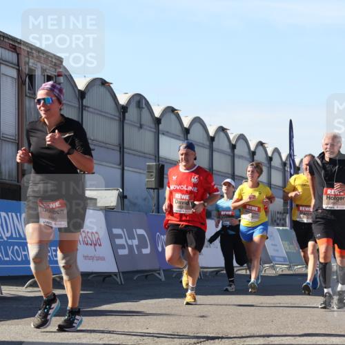 03.10.2025 - Köhlbrandbrückenlauf Luisa Fischer http://msf.ph/oto/9033944 03.10.2025 13:12:55 Ziel 4446, 4487, 4559, 4628, 4671, 4855, 4965, 4975, 5051, 5381, 5673, 5674, 5916, 6303, 6496, 6497, 6530, 6791 meine-sportfotos.de