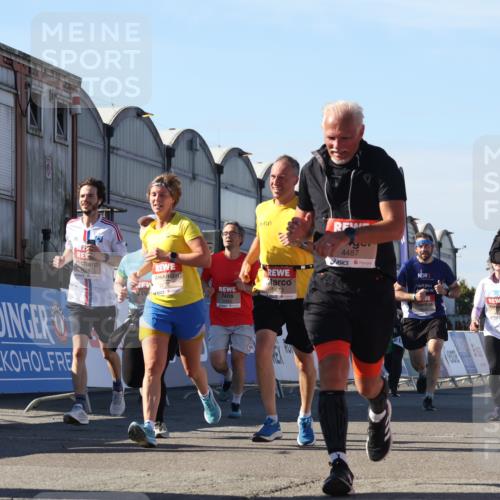 03.10.2025 - Köhlbrandbrückenlauf Luisa Fischer http://msf.ph/oto/9033953 03.10.2025 13:12:57 Ziel 4446, 4487, 4528, 4559, 4628, 4671, 4965, 5051, 5381, 5673, 5674, 6303, 6496, 6497, 6530, 6791 meine-sportfotos.de