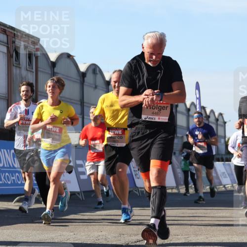 03.10.2025 - Köhlbrandbrückenlauf Luisa Fischer http://msf.ph/oto/9033956 03.10.2025 13:12:57 Ziel 4446, 4487, 4528, 4559, 4628, 4671, 4965, 5051, 5381, 5673, 5674, 6303, 6496, 6497, 6530, 6791 meine-sportfotos.de