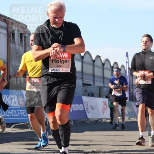 03.10.2025 - Köhlbrandbrückenlauf Luisa Fischer http://msf.ph/oto/9033959 03.10.2025 13:12:58 Ziel 4446, 4487, 4528, 4559, 4628, 4671, 4965, 5051, 5381, 5673, 5674, 6303, 6496, 6497, 6530, 6791 meine-sportfotos.de