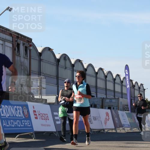 03.10.2025 - Köhlbrandbrückenlauf Luisa Fischer http://msf.ph/oto/9033981 03.10.2025 13:13:02 Ziel 4446, 4487, 4528, 4559, 4628, 4671, 4748, 4965, 5051, 5381, 5673, 5674, 6303, 6393, 6496, 6497, 6530, 6705, 6742, 6755 meine-sportfotos.de