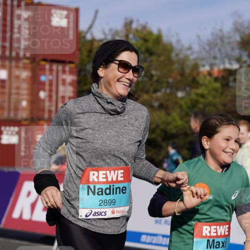 03.10.2025 - Köhlbrandbrückenlauf Michael Burmester http://msf.ph/oto/9033982 03.10.2025 10:42:32 Ziel 2898, 2899 meine-sportfotos.de
