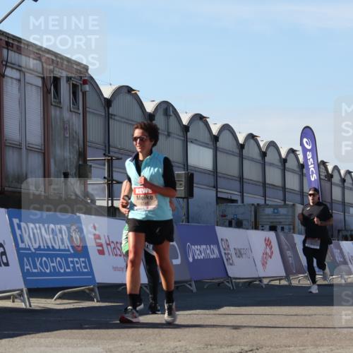 03.10.2025 - Köhlbrandbrückenlauf Luisa Fischer http://msf.ph/oto/9033984 03.10.2025 13:13:02 Ziel 4446, 4487, 4528, 4559, 4628, 4671, 4748, 4965, 5051, 5381, 5673, 5674, 6303, 6393, 6496, 6497, 6530, 6705, 6742, 6755 meine-sportfotos.de