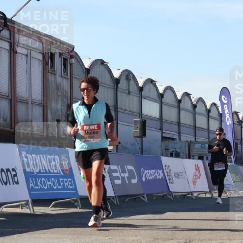 03.10.2025 - Köhlbrandbrückenlauf Luisa Fischer http://msf.ph/oto/9033987 03.10.2025 13:13:03 Ziel 4446, 4487, 4528, 4559, 4628, 4748, 4965, 5051, 5381, 5673, 5674, 6303, 6393, 6496, 6497, 6530, 6705, 6742, 6755 meine-sportfotos.de