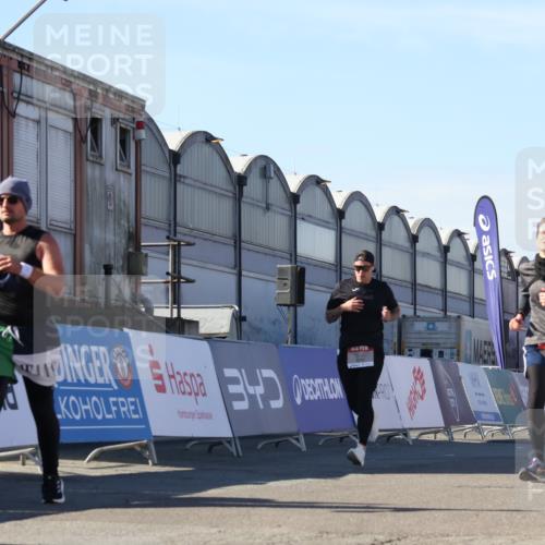 03.10.2025 - Köhlbrandbrückenlauf Luisa Fischer http://msf.ph/oto/9033996 03.10.2025 13:13:04 Ziel 4193, 4446, 4487, 4528, 4559, 4628, 4748, 5051, 5381, 5673, 5674, 6303, 6393, 6496, 6530, 6705, 6742, 6755 meine-sportfotos.de