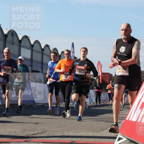 03.10.2025 - Köhlbrandbrückenlauf Luisa Fischer http://msf.ph/oto/9034004 03.10.2025 13:13:11 Ziel 4191, 4193, 4373, 4463, 4513, 4528, 4748, 5025, 5051, 5204, 5678, 5852, 6303, 6393, 6496, 6705, 6725, 6742, 6755, 6818 meine-sportfotos.de