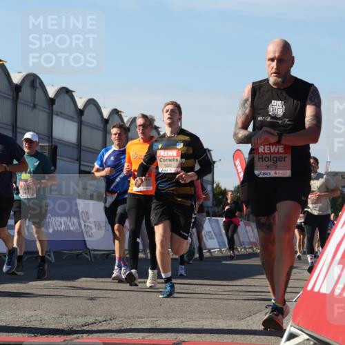 03.10.2025 - Köhlbrandbrückenlauf Luisa Fischer http://msf.ph/oto/9034006 03.10.2025 13:13:11 Ziel 4191, 4193, 4373, 4463, 4513, 4528, 4748, 5025, 5051, 5204, 5678, 5852, 6303, 6393, 6496, 6705, 6725, 6742, 6755, 6818 meine-sportfotos.de