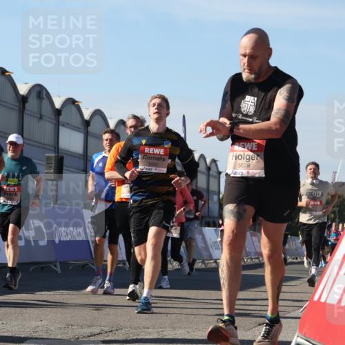 03.10.2025 - Köhlbrandbrückenlauf Luisa Fischer http://msf.ph/oto/9034008 03.10.2025 13:13:12 Ziel 4191, 4193, 4223, 4373, 4463, 4513, 4528, 4748, 5025, 5204, 5678, 5852, 6393, 6705, 6725, 6742, 6755, 6818 meine-sportfotos.de