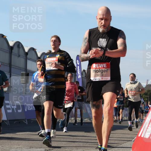 03.10.2025 - Köhlbrandbrückenlauf Luisa Fischer http://msf.ph/oto/9034010 03.10.2025 13:13:12 Ziel 4191, 4193, 4223, 4373, 4463, 4513, 4528, 4748, 5025, 5204, 5678, 5852, 6393, 6705, 6725, 6742, 6755, 6818 meine-sportfotos.de