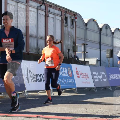 03.10.2025 - Köhlbrandbrückenlauf Luisa Fischer http://msf.ph/oto/9034023 03.10.2025 13:13:19 Ziel 4191, 4193, 4223, 4373, 4383, 4463, 4513, 4583, 4853, 5025, 5034, 5204, 5261, 5358, 5678, 5852, 6725, 6788, 6789, 6818 meine-sportfotos.de