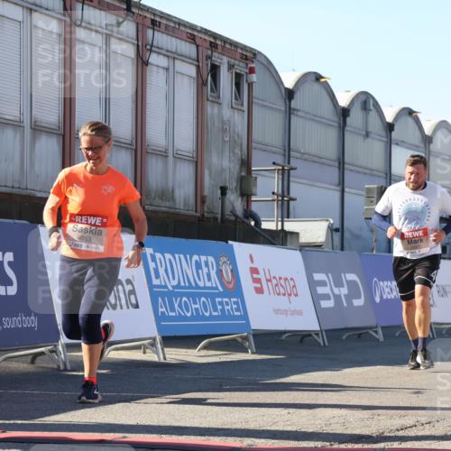 03.10.2025 - Köhlbrandbrückenlauf Luisa Fischer http://msf.ph/oto/9034025 03.10.2025 13:13:20 Ziel 4191, 4193, 4223, 4373, 4383, 4463, 4513, 4583, 4853, 5025, 5034, 5204, 5261, 5358, 5678, 5852, 6725, 6788, 6789, 6818 meine-sportfotos.de