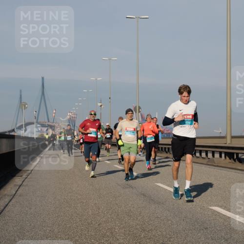 03.10.2025 - Köhlbrandbrückenlauf Fabian Wolf http://msf.ph/oto/9034041 03.10.2025 09:48:12 Position 3 111 meine-sportfotos.de
