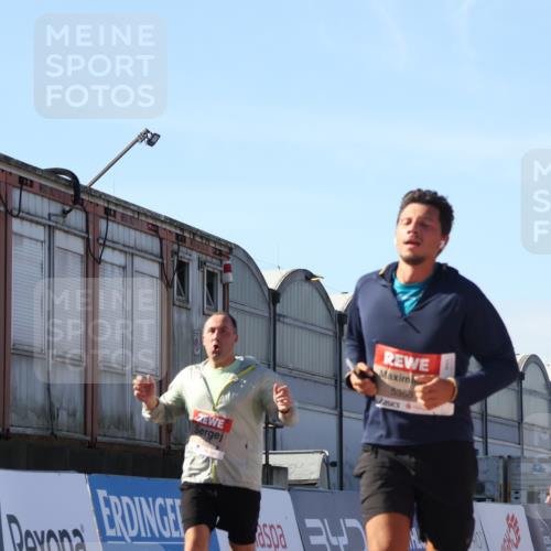 03.10.2025 - Köhlbrandbrückenlauf Luisa Fischer http://msf.ph/oto/9034050 03.10.2025 13:13:23 Ziel 4191, 4223, 4324, 4373, 4383, 4448, 4463, 4513, 4583, 4853, 5025, 5034, 5204, 5261, 5358, 5852, 6788, 6789, 6818 meine-sportfotos.de