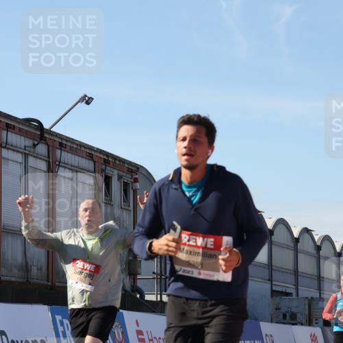 03.10.2025 - Köhlbrandbrückenlauf Luisa Fischer http://msf.ph/oto/9034051 03.10.2025 13:13:24 Ziel 4191, 4223, 4324, 4373, 4383, 4448, 4463, 4513, 4583, 4853, 5034, 5204, 5261, 5358, 5852, 6788, 6789, 6818 meine-sportfotos.de