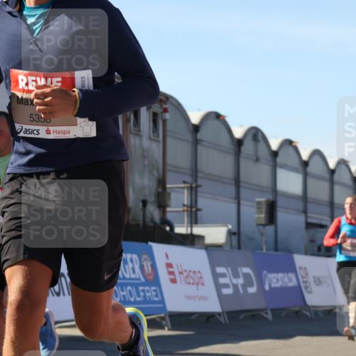 03.10.2025 - Köhlbrandbrückenlauf Luisa Fischer http://msf.ph/oto/9034056 03.10.2025 13:13:24 Ziel 4191, 4223, 4324, 4373, 4383, 4448, 4463, 4513, 4583, 4853, 5034, 5204, 5261, 5358, 5852, 6788, 6789, 6818 meine-sportfotos.de