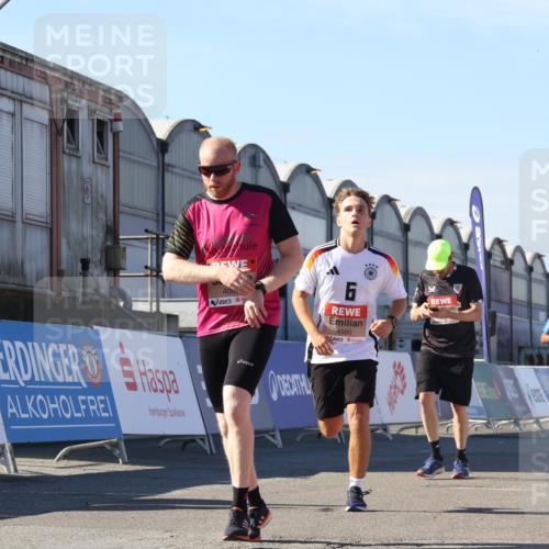 03.10.2025 - Köhlbrandbrückenlauf Luisa Fischer http://msf.ph/oto/9034057 03.10.2025 13:13:29 Ziel 4065, 4324, 4383, 4448, 4580, 4583, 4595, 4853, 5034, 5147, 5261, 5358, 6788, 6789 meine-sportfotos.de
