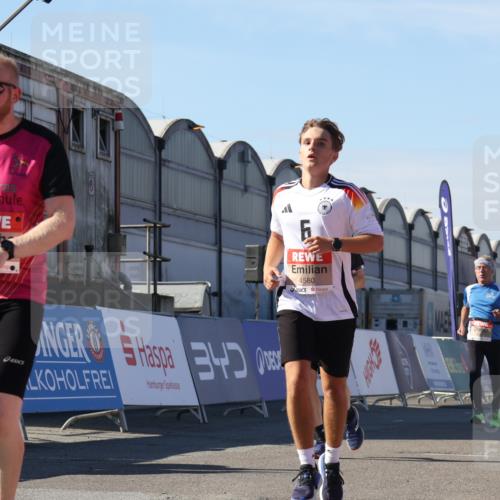 03.10.2025 - Köhlbrandbrückenlauf Luisa Fischer http://msf.ph/oto/9034063 03.10.2025 13:13:30 Ziel 4065, 4324, 4383, 4448, 4580, 4595, 4853, 5034, 5147, 5261, 5358, 6788, 6789 meine-sportfotos.de