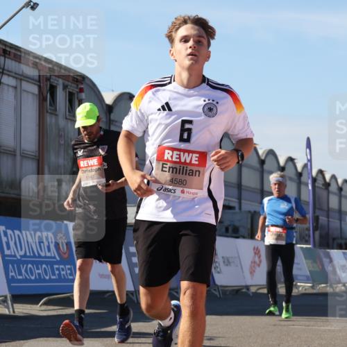 03.10.2025 - Köhlbrandbrückenlauf Luisa Fischer http://msf.ph/oto/9034072 03.10.2025 13:13:32 Ziel 4065, 4324, 4383, 4448, 4580, 4595, 5147, 5261, 5358 meine-sportfotos.de