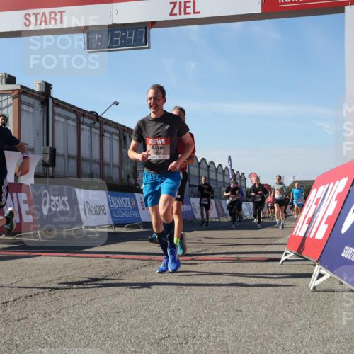 03.10.2025 - Köhlbrandbrückenlauf Luisa Fischer http://msf.ph/oto/9034092 03.10.2025 13:13:45 Ziel 4348, 4461, 4595, 4642, 5640, 5802, 5884, 5886, 5908, 6116, 6363, 6366, 6487, 6488 meine-sportfotos.de