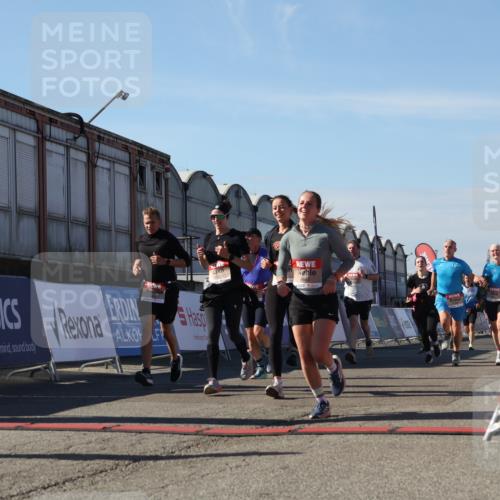 03.10.2025 - Köhlbrandbrückenlauf Luisa Fischer http://msf.ph/oto/9034111 03.10.2025 13:13:48 Ziel 4348, 4461, 4522, 4642, 5078, 5640, 5802, 5884, 5886, 5908, 6116, 6125, 6227, 6228, 6363, 6366, 6487, 6488, 6604 meine-sportfotos.de