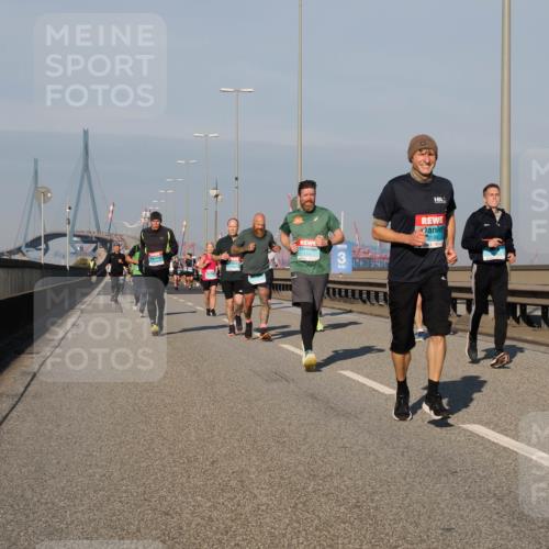 03.10.2025 - Köhlbrandbrückenlauf Fabian Wolf http://msf.ph/oto/9034113 03.10.2025 09:48:17 Position 3 3, 3139, 1274 meine-sportfotos.de