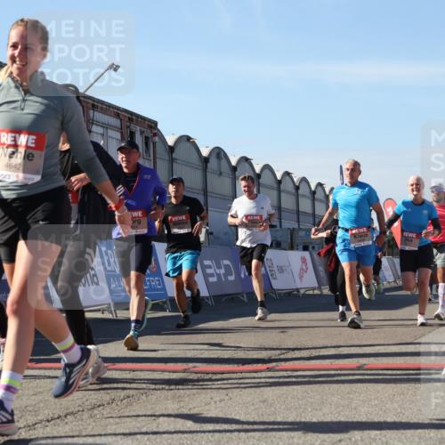 03.10.2025 - Köhlbrandbrückenlauf Luisa Fischer http://msf.ph/oto/9034122 03.10.2025 13:13:50 Ziel 4188, 4306, 4348, 4522, 4612, 4642, 5078, 5640, 5700, 5802, 5884, 5886, 5908, 6116, 6125, 6227, 6228, 6363, 6366, 6487, 6488, 6604 meine-sportfotos.de
