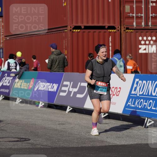 03.10.2025 - Köhlbrandbrückenlauf Michael Burmester http://msf.ph/oto/9034123 03.10.2025 10:42:58 Ziel 3649 meine-sportfotos.de