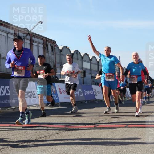 03.10.2025 - Köhlbrandbrückenlauf Luisa Fischer http://msf.ph/oto/9034127 03.10.2025 13:13:51 Ziel 4188, 4306, 4348, 4522, 4612, 4642, 4868, 5078, 5640, 5700, 5802, 5884, 5886, 6116, 6125, 6227, 6228, 6363, 6366, 6487, 6488, 6604 meine-sportfotos.de