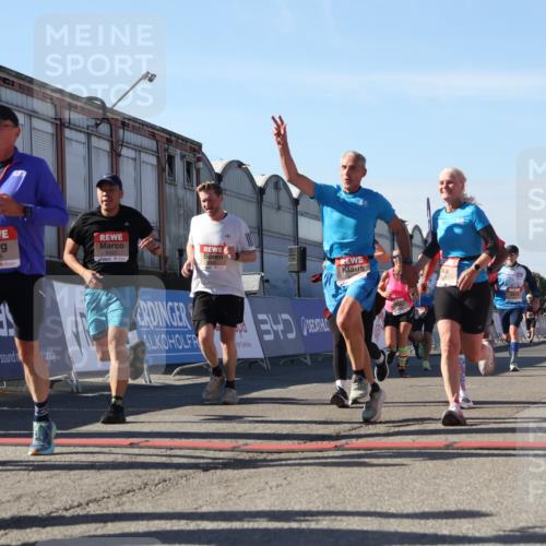 03.10.2025 - Köhlbrandbrückenlauf Luisa Fischer http://msf.ph/oto/9034128 03.10.2025 13:13:51 Ziel 4188, 4306, 4348, 4522, 4612, 4642, 4868, 5078, 5640, 5700, 5802, 5884, 5886, 6116, 6125, 6227, 6228, 6363, 6366, 6487, 6488, 6604 meine-sportfotos.de