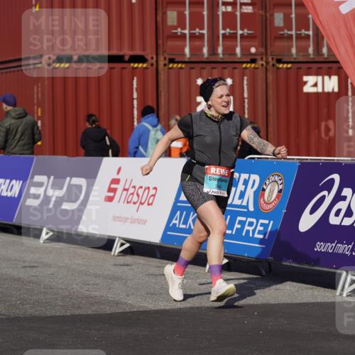 03.10.2025 - Köhlbrandbrückenlauf Michael Burmester http://msf.ph/oto/9034129 03.10.2025 10:42:59 Ziel 3649 meine-sportfotos.de