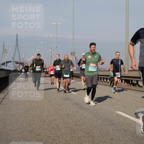 03.10.2025 - Köhlbrandbrückenlauf Fabian Wolf http://msf.ph/oto/9034130 03.10.2025 09:48:18 Position 3 1105, 313 meine-sportfotos.de