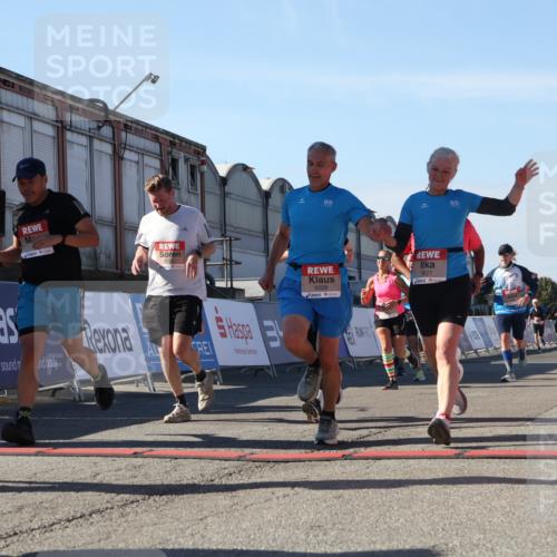 03.10.2025 - Köhlbrandbrückenlauf Luisa Fischer http://msf.ph/oto/9034131 03.10.2025 13:13:51 Ziel 4188, 4306, 4348, 4522, 4612, 4642, 4868, 5078, 5640, 5700, 5802, 5884, 5886, 6116, 6125, 6227, 6228, 6363, 6366, 6487, 6488, 6604 meine-sportfotos.de