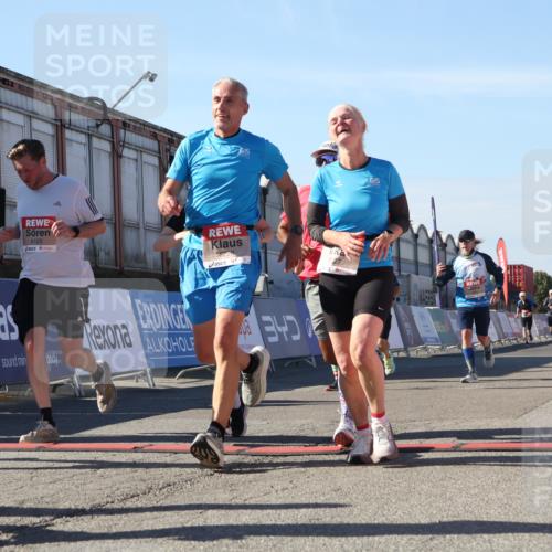 03.10.2025 - Köhlbrandbrückenlauf Luisa Fischer http://msf.ph/oto/9034134 03.10.2025 13:13:52 Ziel 4188, 4306, 4348, 4522, 4612, 4642, 4868, 5078, 5640, 5700, 5802, 5884, 5886, 6116, 6125, 6227, 6228, 6363, 6366, 6487, 6488, 6604, 6766 meine-sportfotos.de