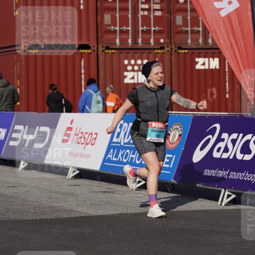 03.10.2025 - Köhlbrandbrückenlauf Michael Burmester http://msf.ph/oto/9034135 03.10.2025 10:42:59 Ziel 3649 meine-sportfotos.de